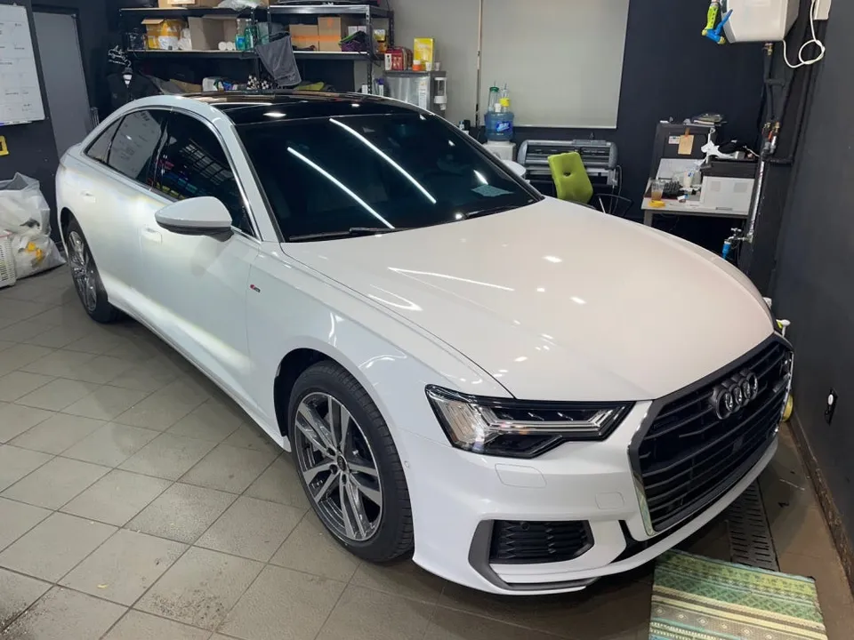 Audi A6のカーラッピング事例｜クローム部分のブラックアウト 施工写真 3-1