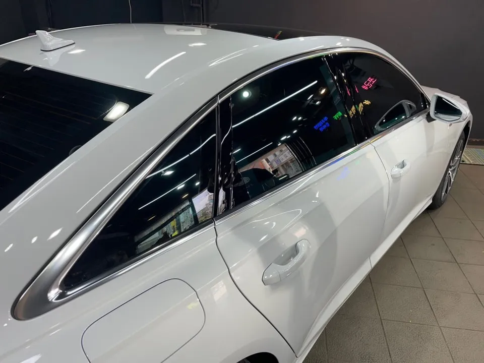 Audi A6のカーラッピング事例｜クローム部分のブラックアウト 施工写真 1-2