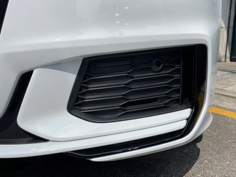 Audi A6のカーラッピング事例｜クローム部分のブラックアウト 施工写真 2-2