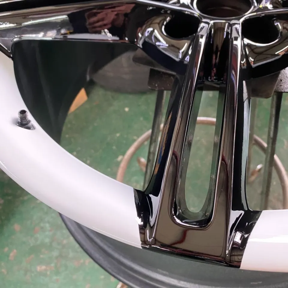 Porsche Taycan wheel repair - Porsche Taycan Two-Tone Wheel Refinishing — ₩800K-1.5M photo 6
