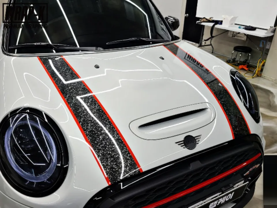 MINI Countryman F60のカーラッピング事例|バイパーラインで個性を演出 施工写真 1-1