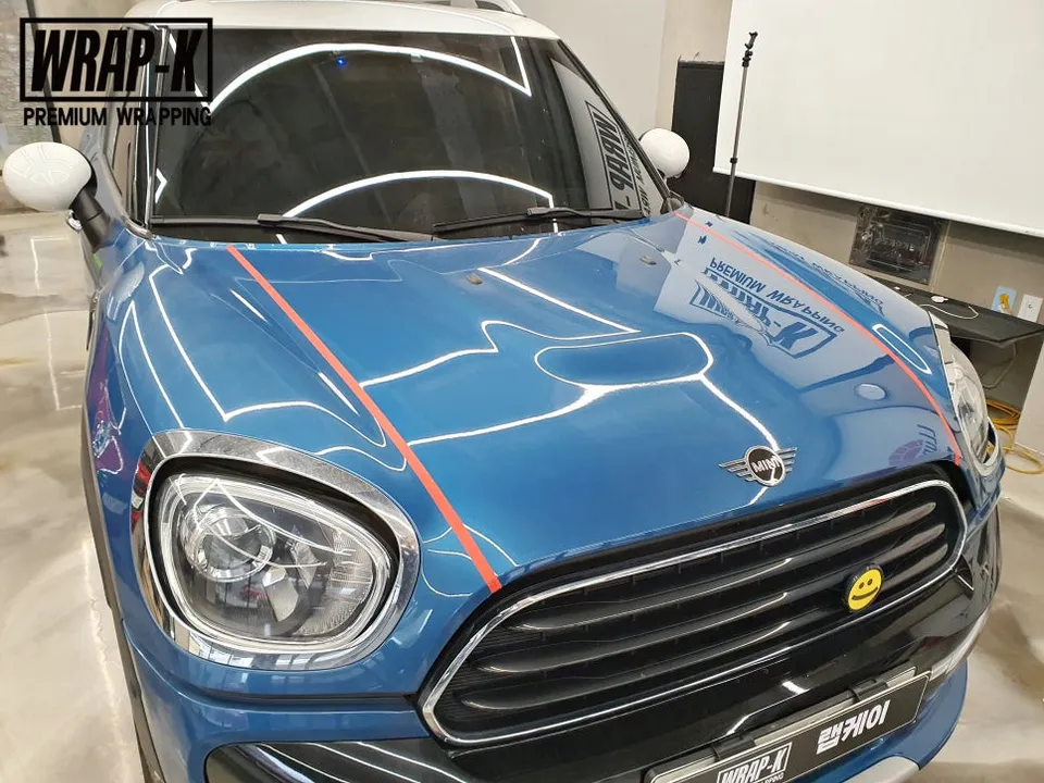 MINI Countryman F60のカーラッピング事例|バイパーラインで個性を演出 施工写真 2-1