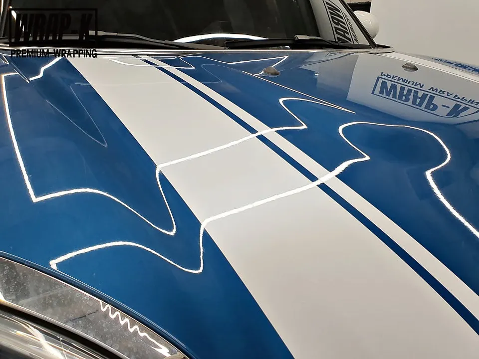 MINI Countryman F60のカーラッピング事例|バイパーラインで個性を演出 施工写真 1-2