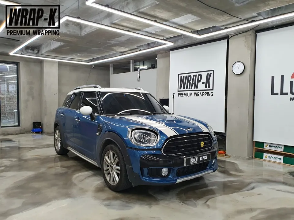 MINI Countryman F60のカーラッピング事例|バイパーラインで個性を演出 施工写真 2-2