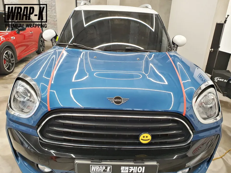 MINI Countryman F60のカーラッピング事例|バイパーラインで個性を演出 施工写真 1-3