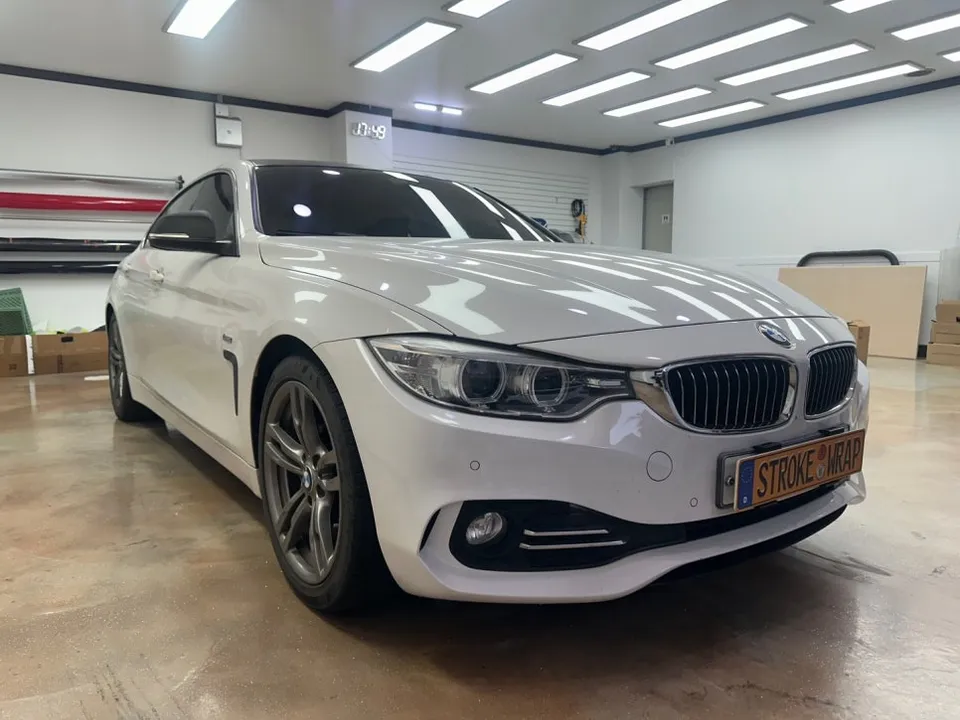 BMW 4 Seriesのカーラッピング事例|費用目安・仕上がり 施工写真 2-1
