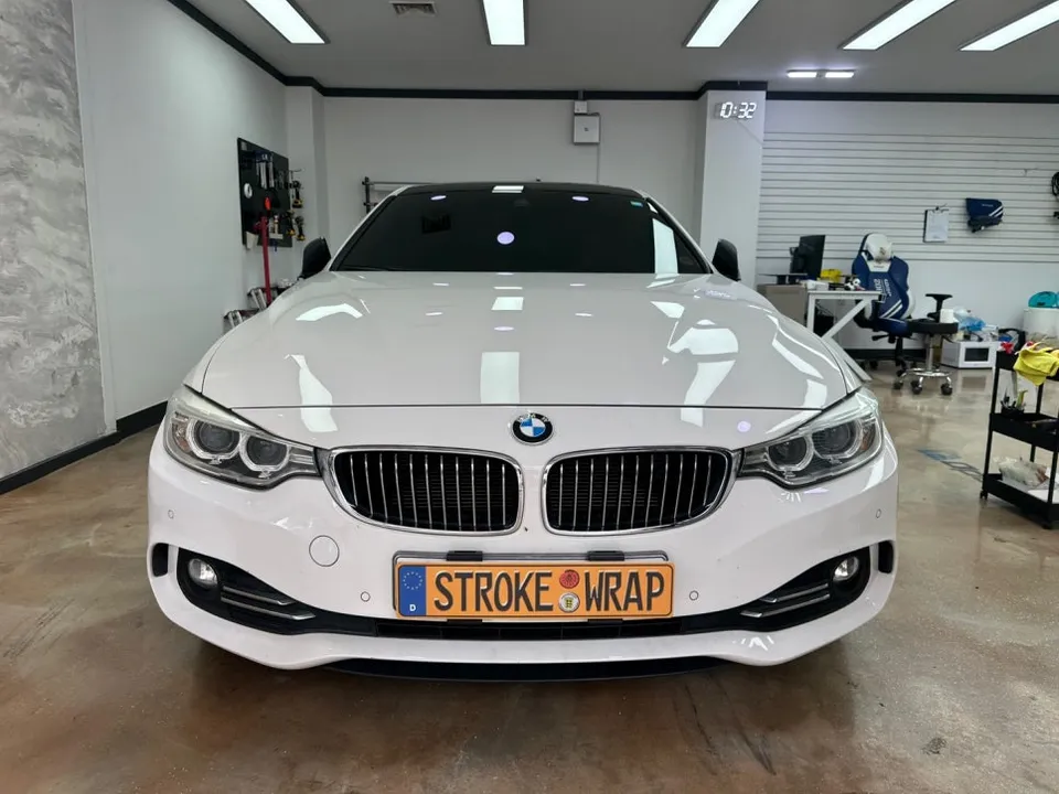 BMW 4 Seriesのカーラッピング事例|費用目安・仕上がり 施工写真 4-2
