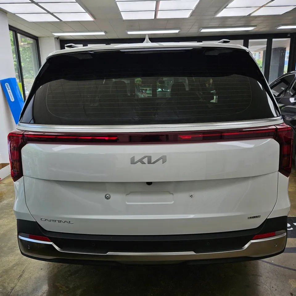 Kia Carnival Vinyl Wrap Review: Gloss Black Upgrade photo 2