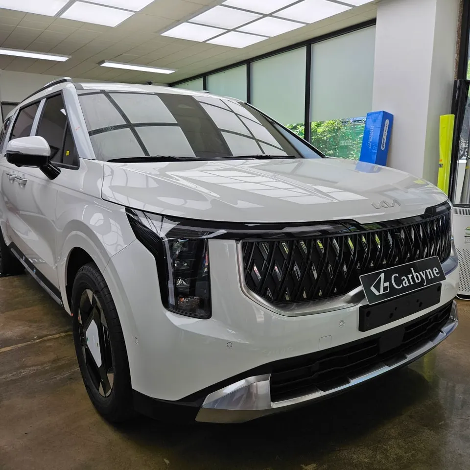 Kia Carnival vinyl wrap - Kia Carnival Vinyl Wrap Review: Gloss Black Upgrade photo 4