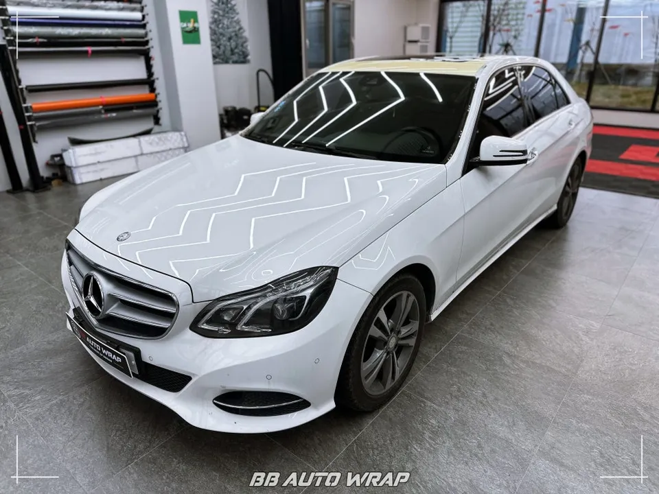 Mercedes-Benz Mercedes vinyl wrap - Mercedes-Benz E-Class Vinyl Wrap Review — Gloss Black Roof photo 3