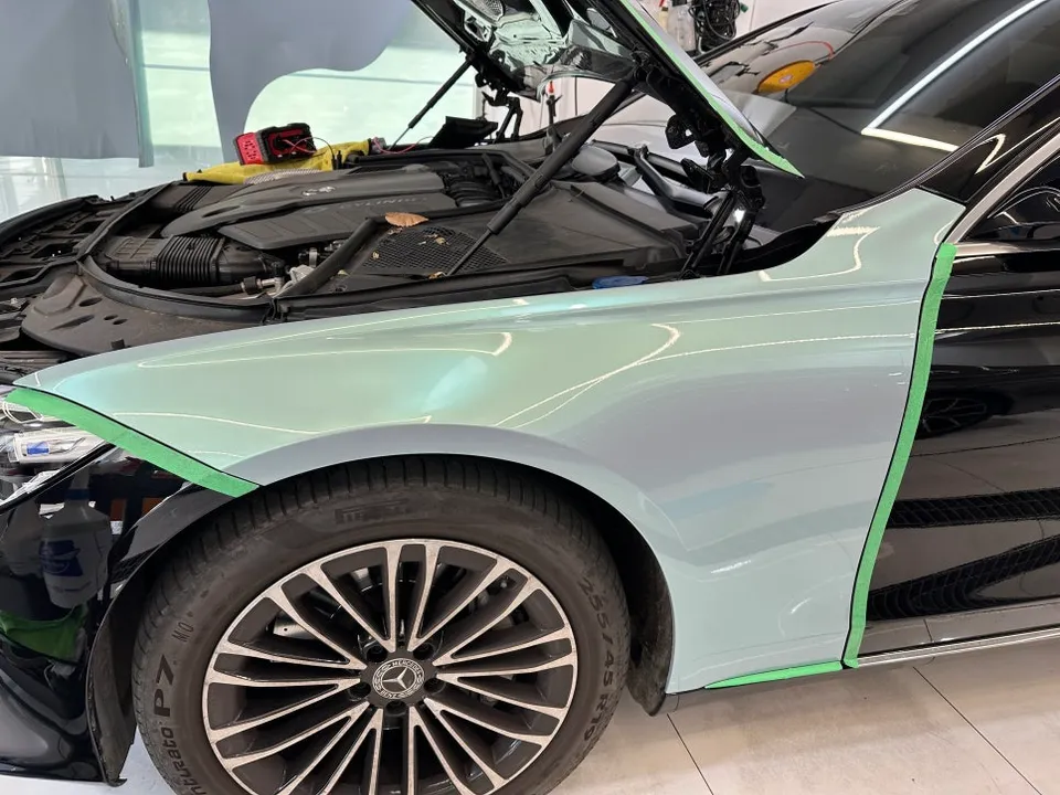メルセデス・ベンツ Sクラス W223のカーラッピング事例 施工写真 2-3