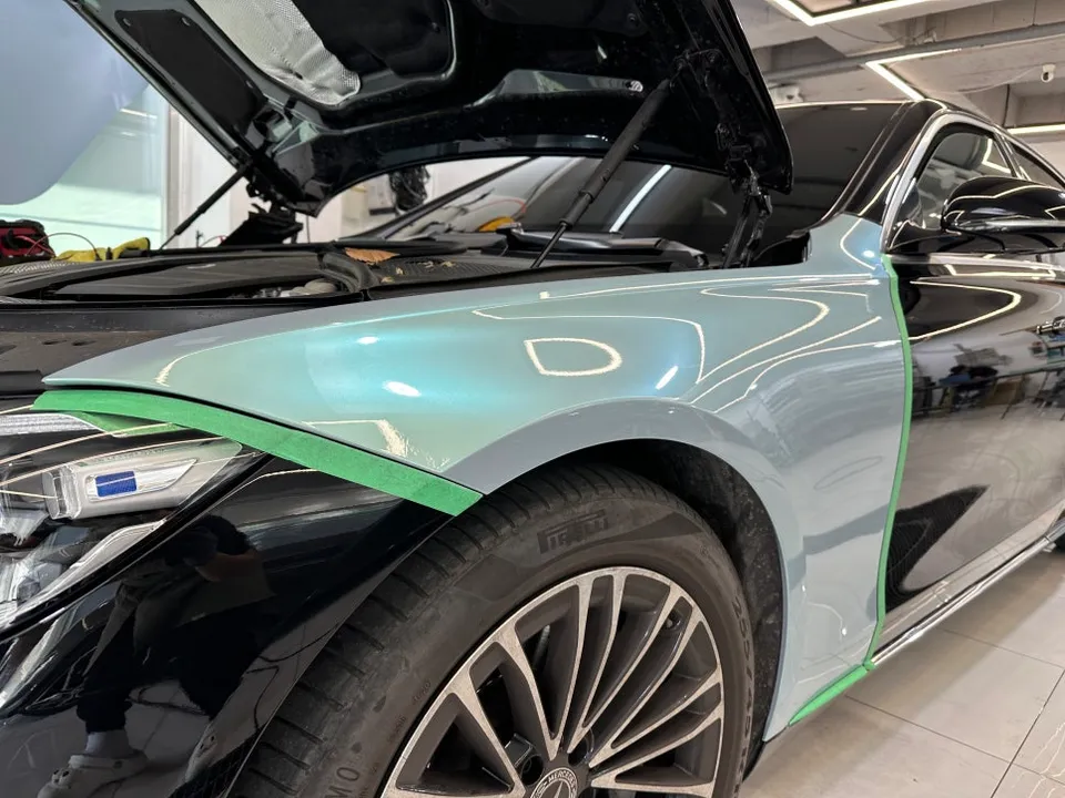 メルセデス・ベンツ Sクラス W223のカーラッピング事例 施工写真 3-3