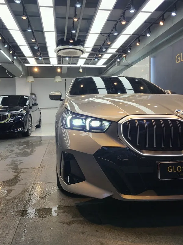 BMW 5 Series G30 グリルラッピング事例｜費用目安・仕上がり 施工写真 1-1
