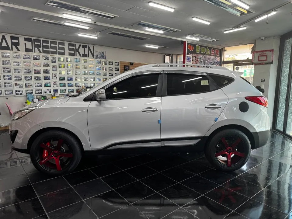 Hyundai Tucsonのカーラッピング事例|費用目安・仕上がり 施工写真 2-1