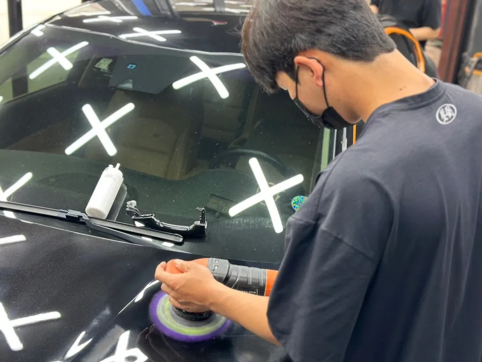 Kia K7 Premierのガラスコーティング事例|費用目安・仕上がり 施工写真 1-3