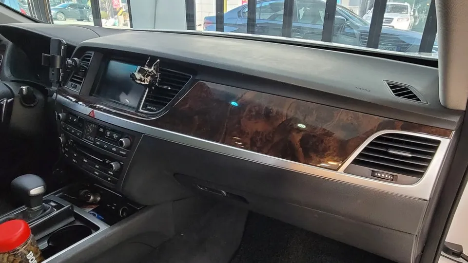 Genesis G80のカーラッピング事例｜内装カスタム 施工写真 3-1