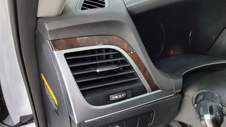 Genesis G80のカーラッピング事例｜内装カスタム 施工写真 2-2