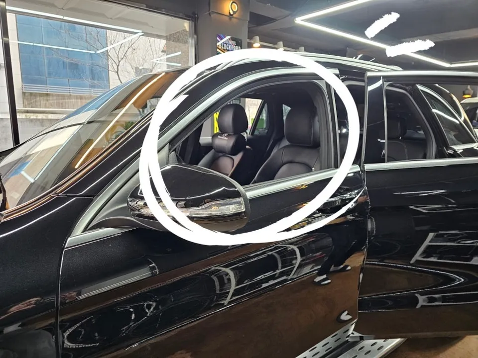 Mercedes-Benz GLC 43 AMGのカーラッピング事例｜費用目安・仕上がり 施工写真 1-2