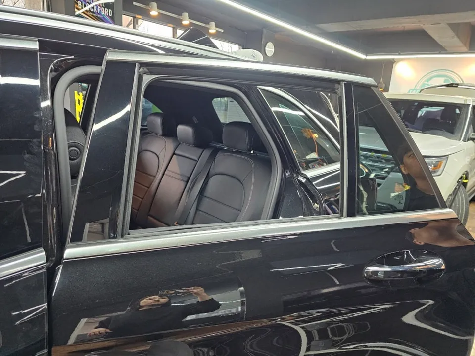 Mercedes-Benz GLC 43 AMGのカーラッピング事例｜費用目安・仕上がり 施工写真 2-2