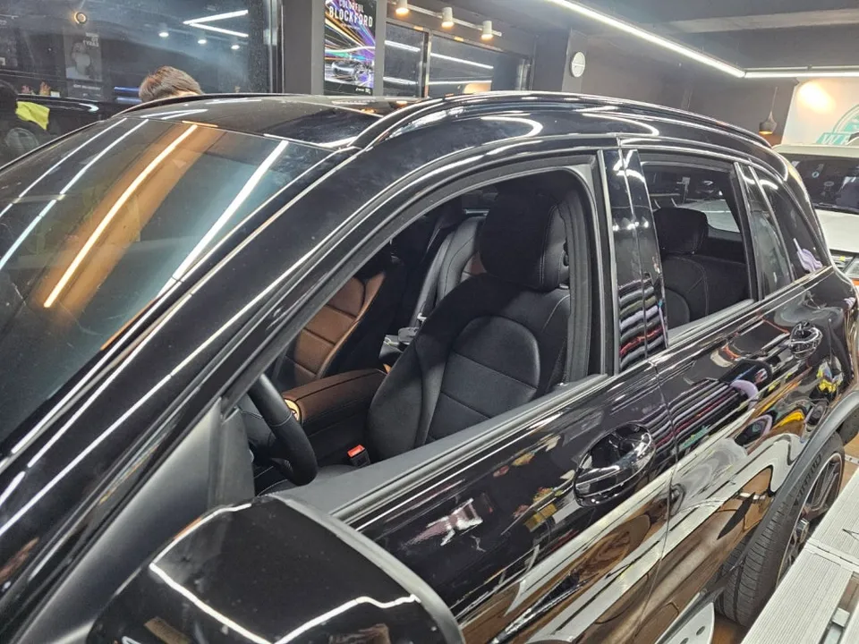 Mercedes-Benz GLC 43 AMGのカーラッピング事例｜費用目安・仕上がり 施工写真 3-2