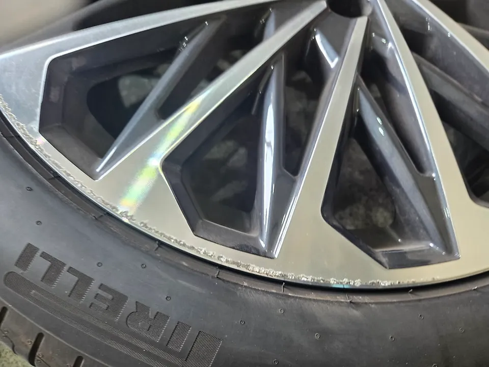 Hyundaiのホイールリペア・塗装事例 施工写真 3-1