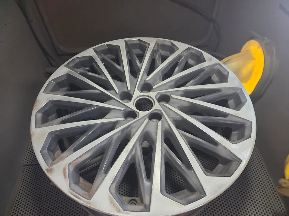 Hyundaiのホイールリペア・塗装事例 施工写真 3-2