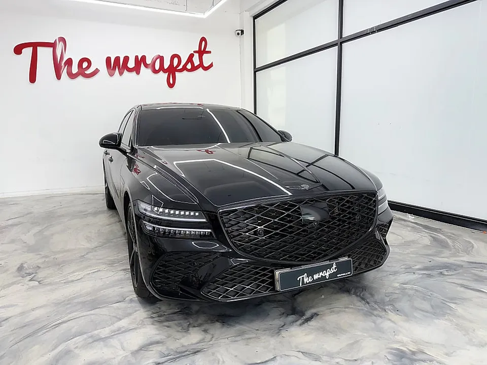 Genesis G80 RG3のカーラッピング事例｜ディープブルーの光沢 施工写真 2-2