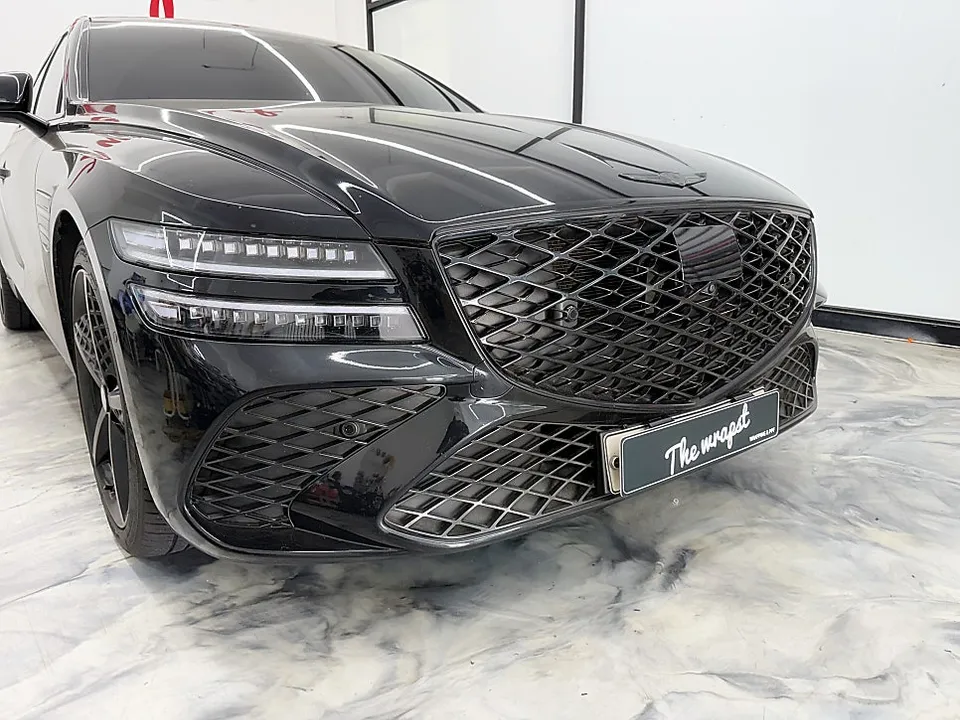 Genesis G80 RG3のカーラッピング事例｜ディープブルーの光沢 施工写真 3-2