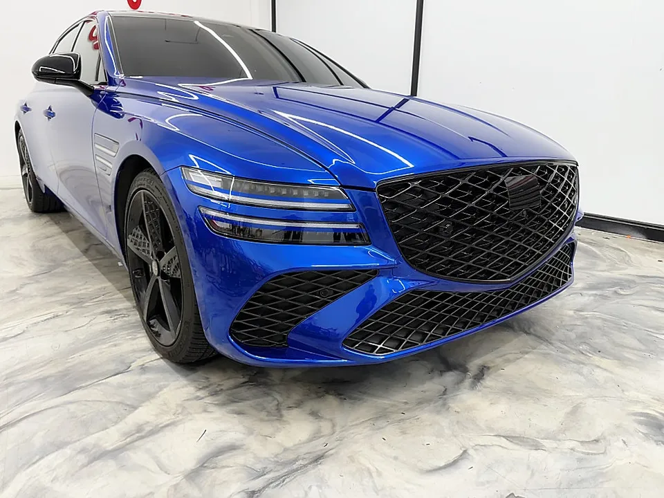 Genesis G80 RG3のカーラッピング事例｜ディープブルーの光沢 施工写真 1-3