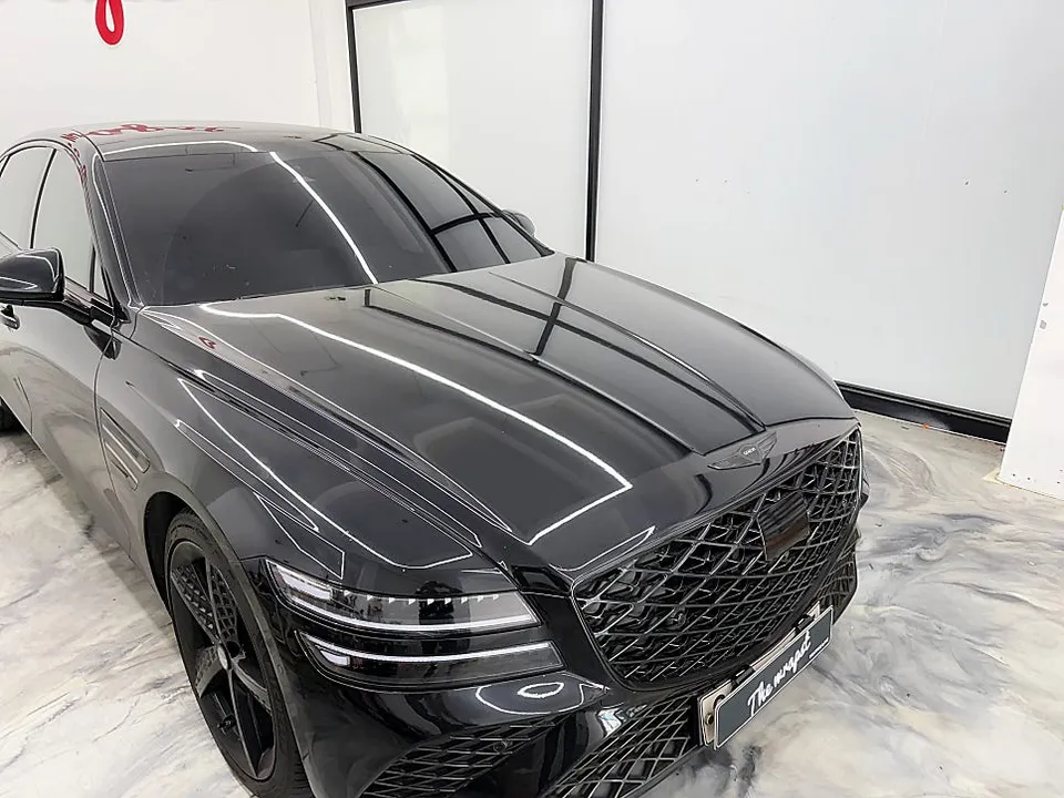 Genesis G80 RG3のカーラッピング事例｜ディープブルーの光沢 施工写真 2-3
