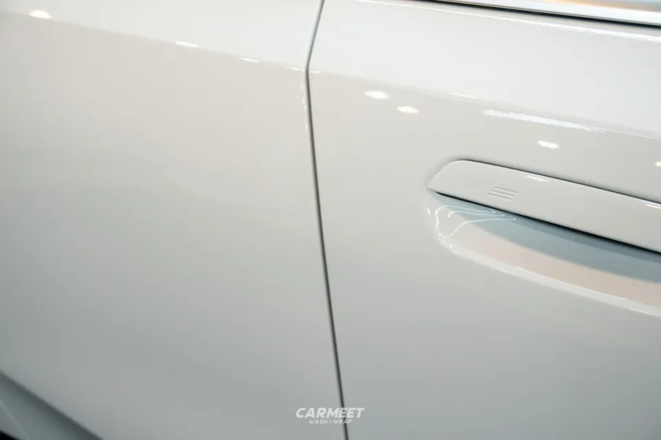 BMW 5 SeriesのPPF施工事例:ヘッドライトと生活傷保護 施工写真 3-1
