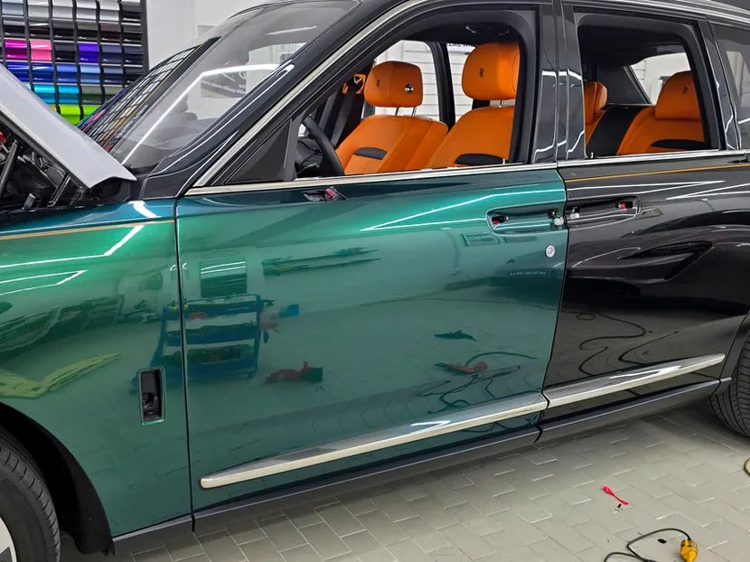 Rolls-Royce Cullinanのカーラッピング事例 施工写真 3-2