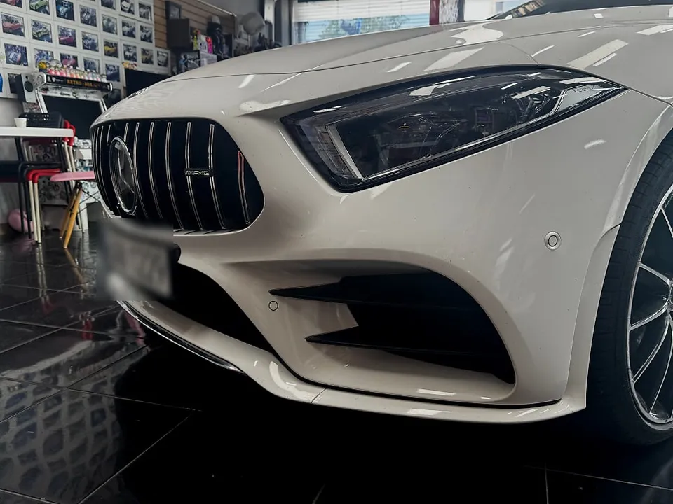 Mercedes-Benz CLSのカーラッピング事例｜費用目安・仕上がり 施工写真 2-1