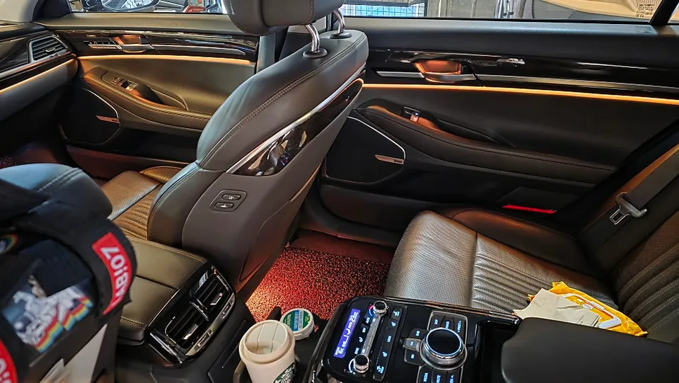 Genesis EQ900 ambient lighting - Genesis EQ900 Ambient Lighting Review: Cost & Results photo 3