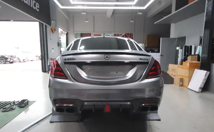 Mercedes-Benz S-Class W222のカーラッピング事例|サテンブラック 施工写真 2-1
