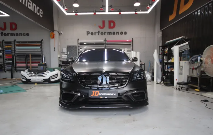 Mercedes-Benz S-Class W222のカーラッピング事例|サテンブラック 施工写真 1-2
