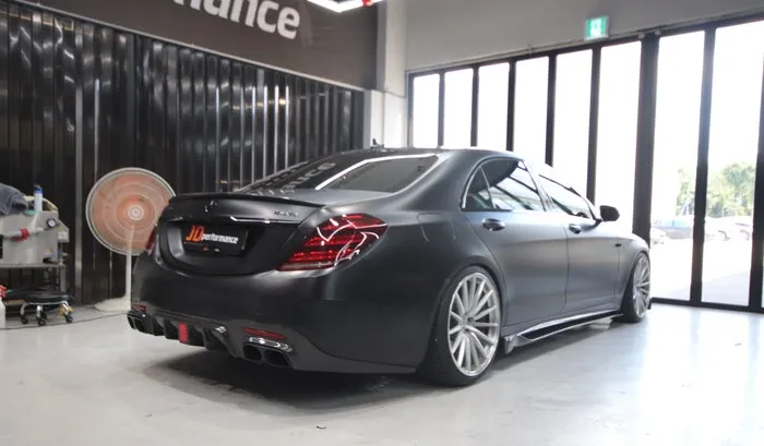 Mercedes-Benz S-Class W222のカーラッピング事例|サテンブラック 施工写真 1-3