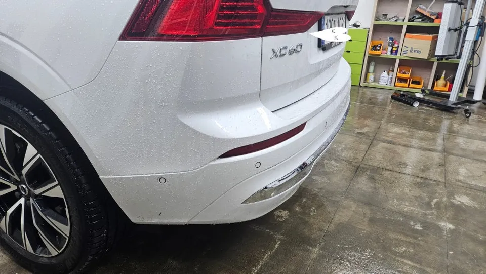 Volvo XC60のPPF施工事例|保険適用で再施工 施工写真 2-1