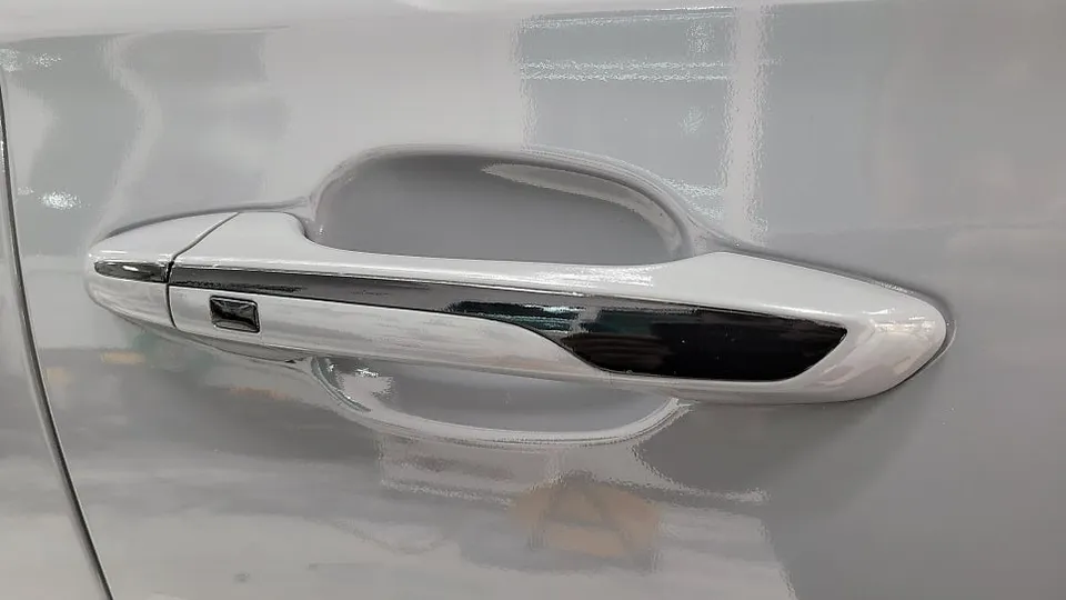 Hyundai Azeraのカーラッピング事例｜費用目安・仕上がり 施工写真 3-3