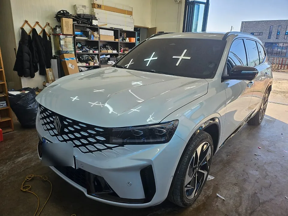 Renault Korea Koleosのドライブレコーダー取付事例 施工写真 1-1