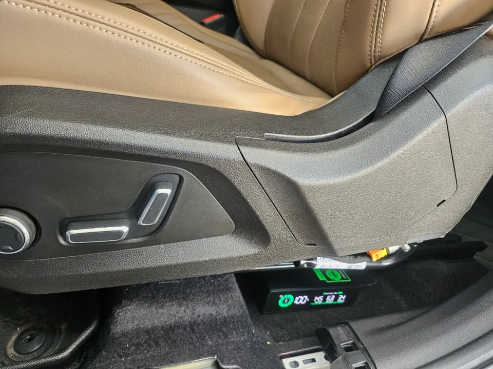 Renault Korea Koleosのドライブレコーダー取付事例 施工写真 4-2