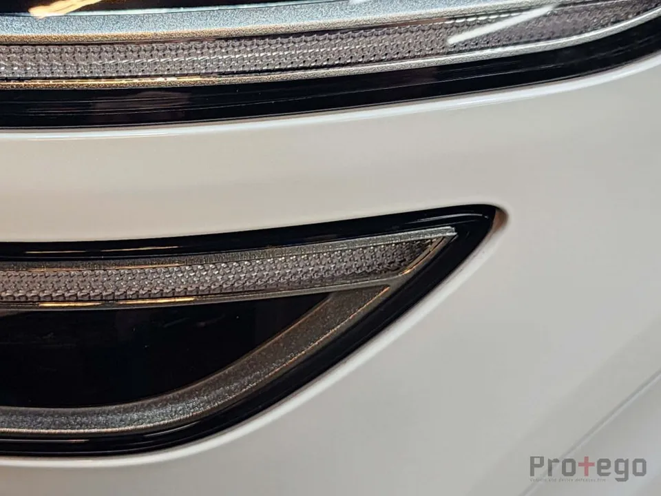 Genesis GV70 PPF施工事例|ハイグロスの傷対策 施工写真 3-1