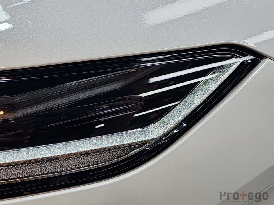 Genesis GV70 PPF施工事例|ハイグロスの傷対策 施工写真 1-2
