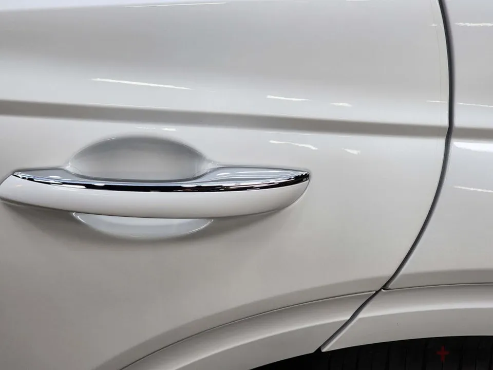Genesis GV70 PPF施工事例|ハイグロスの傷対策 施工写真 1-3