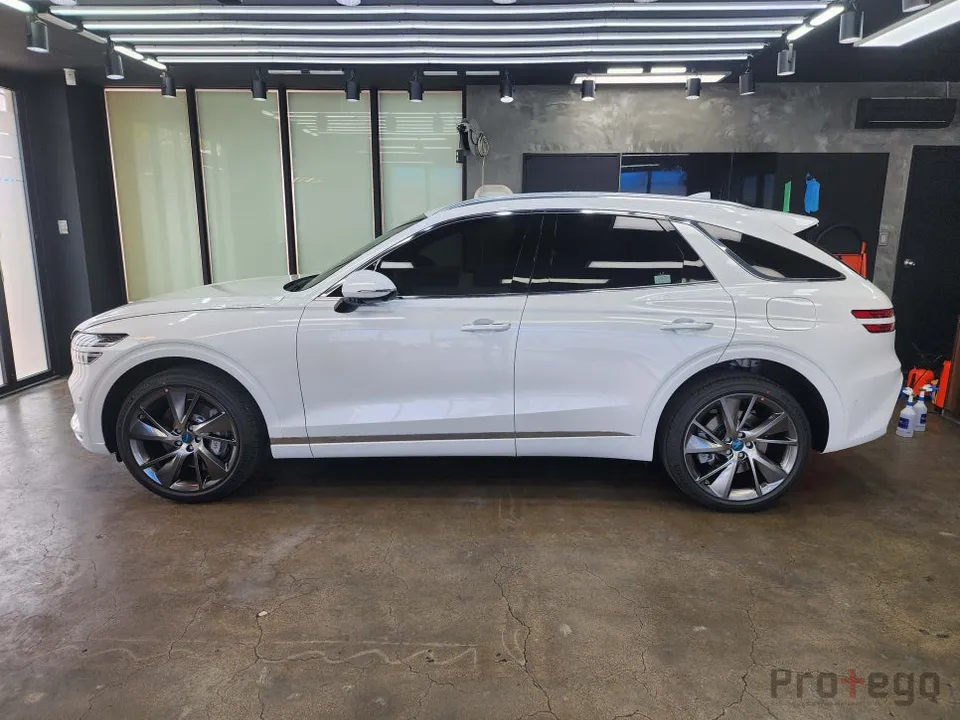 Genesis GV70 PPF施工事例|ハイグロスの傷対策 施工写真 3-3