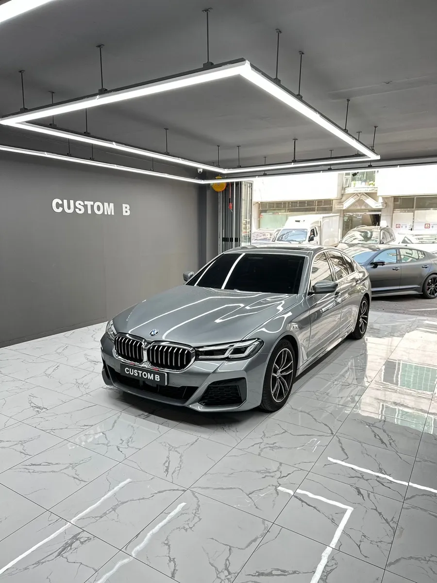 BMW 5 Seriesのカーラッピング事例｜費用目安・仕上がり 施工写真 1-1