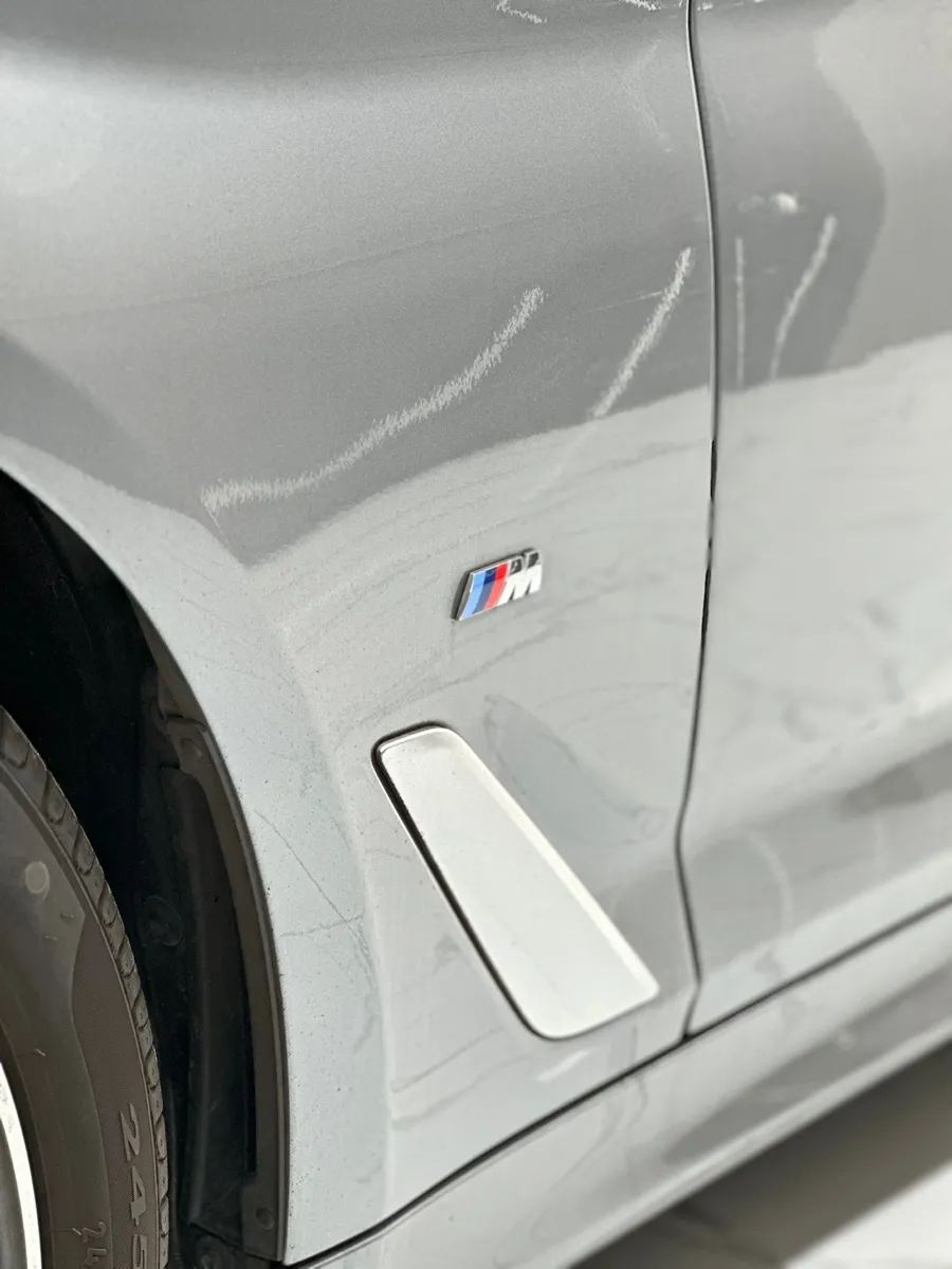 BMW 5 Seriesのカーラッピング事例｜費用目安・仕上がり 施工写真 4-1