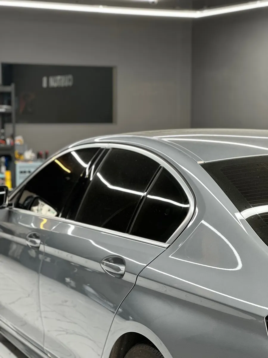 BMW 5 Seriesのカーラッピング事例｜費用目安・仕上がり 施工写真 1-2