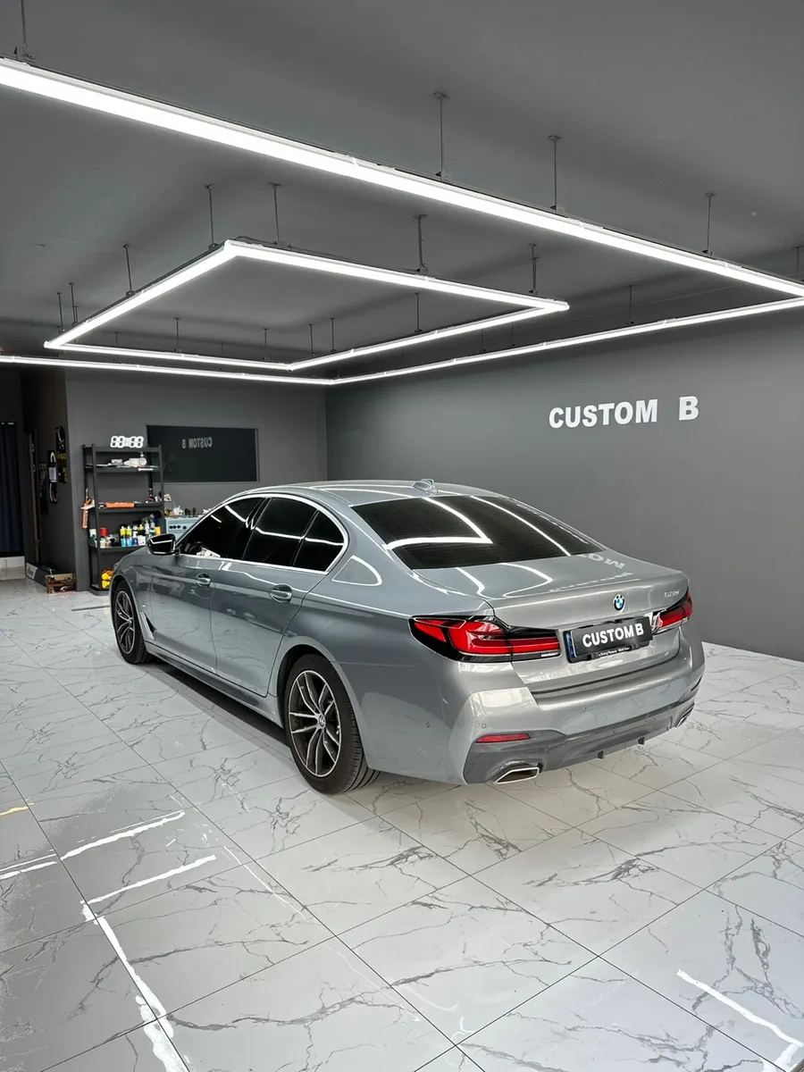 BMW 5 Seriesのカーラッピング事例｜費用目安・仕上がり 施工写真 2-2