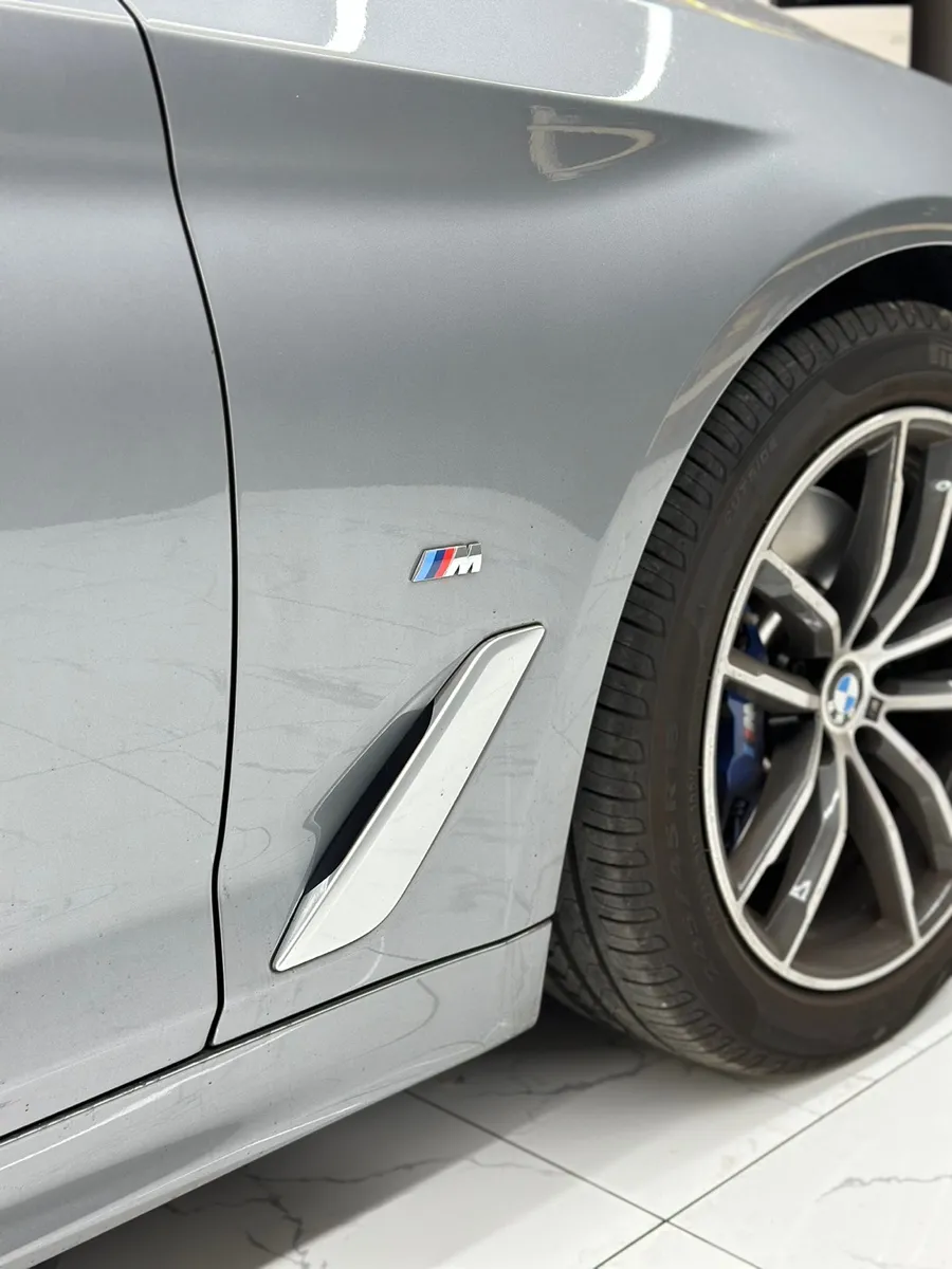BMW 5 Seriesのカーラッピング事例｜費用目安・仕上がり 施工写真 4-2